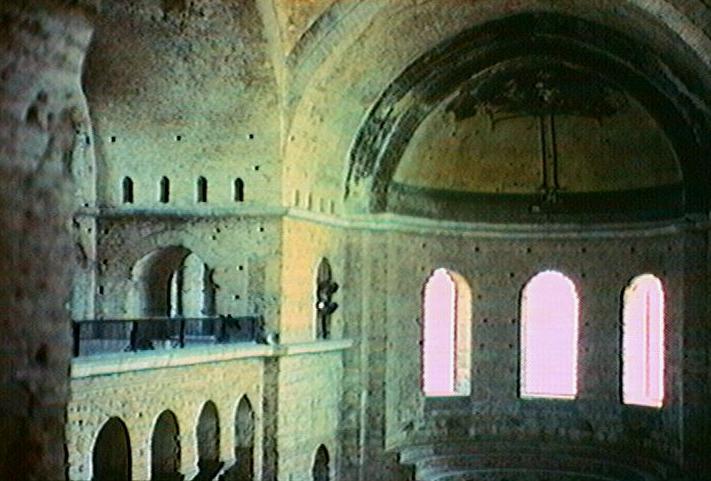 Istanbul_St_Eirene_nave_and_apse