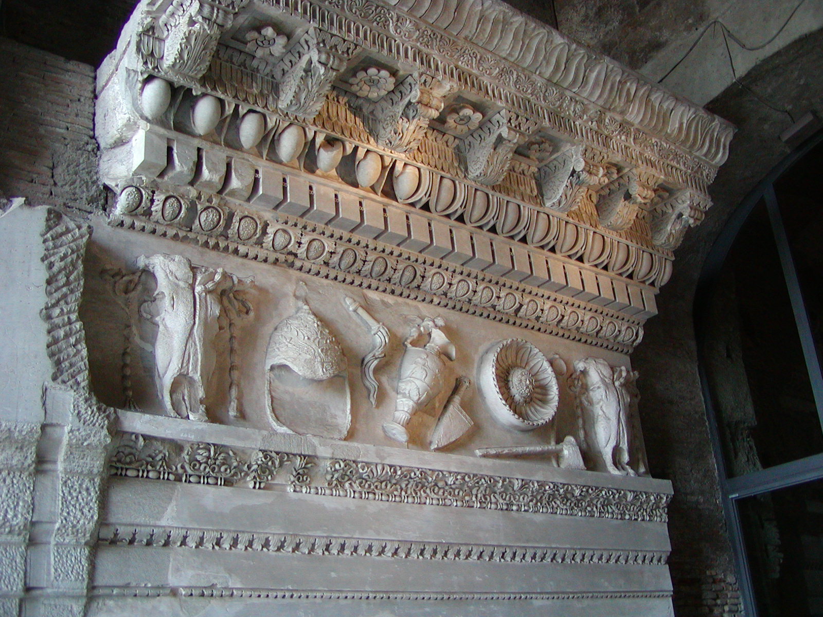 Rome_Temple_of_Vespasian_entablature