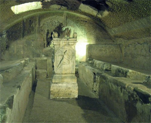 S_Clemente_Mithras_Temple_in_Crypt